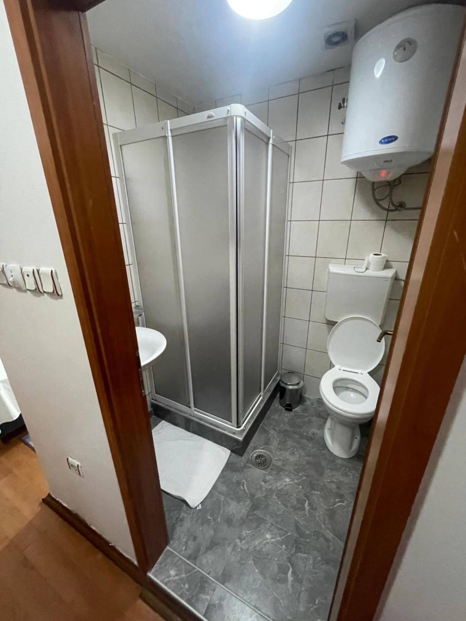 Hotel Square 2*