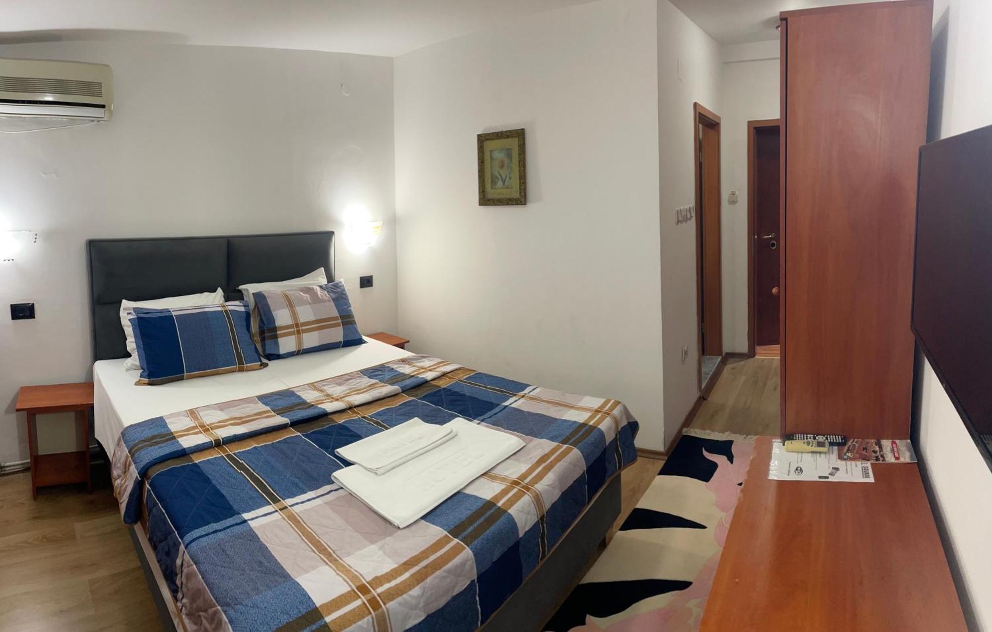 Hotel Square 2*
