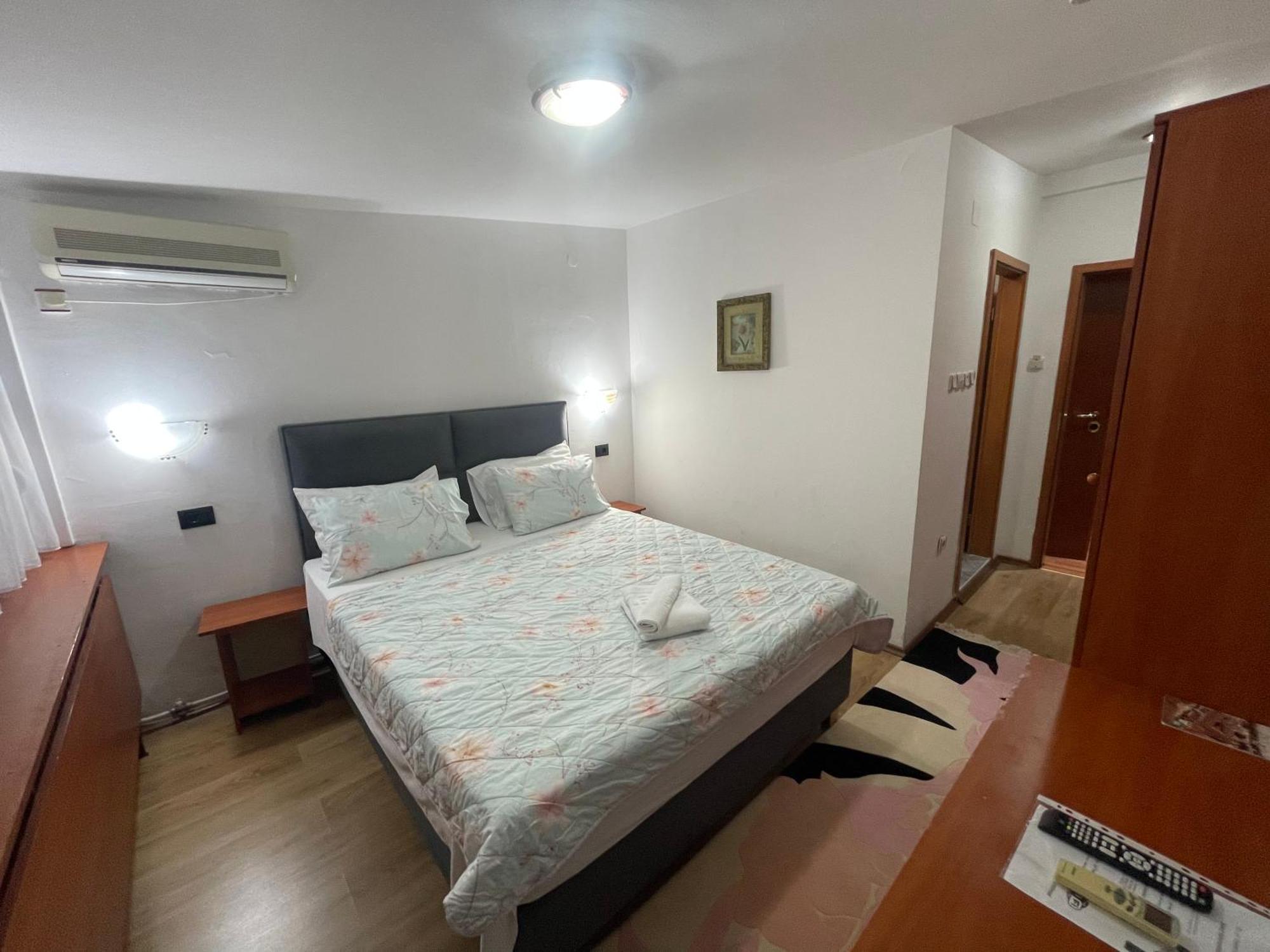 Square Hotel 2*