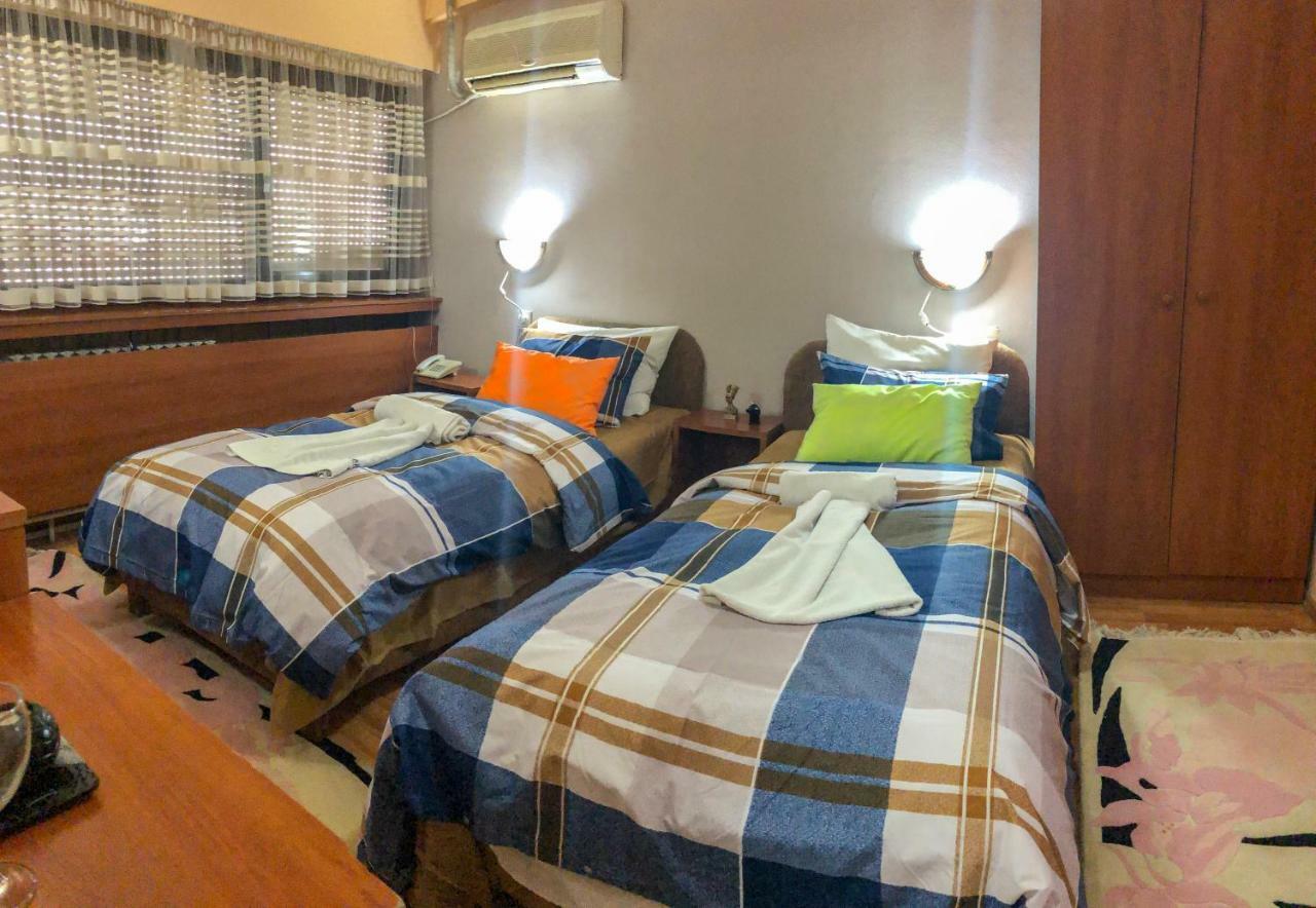 Square Hotel