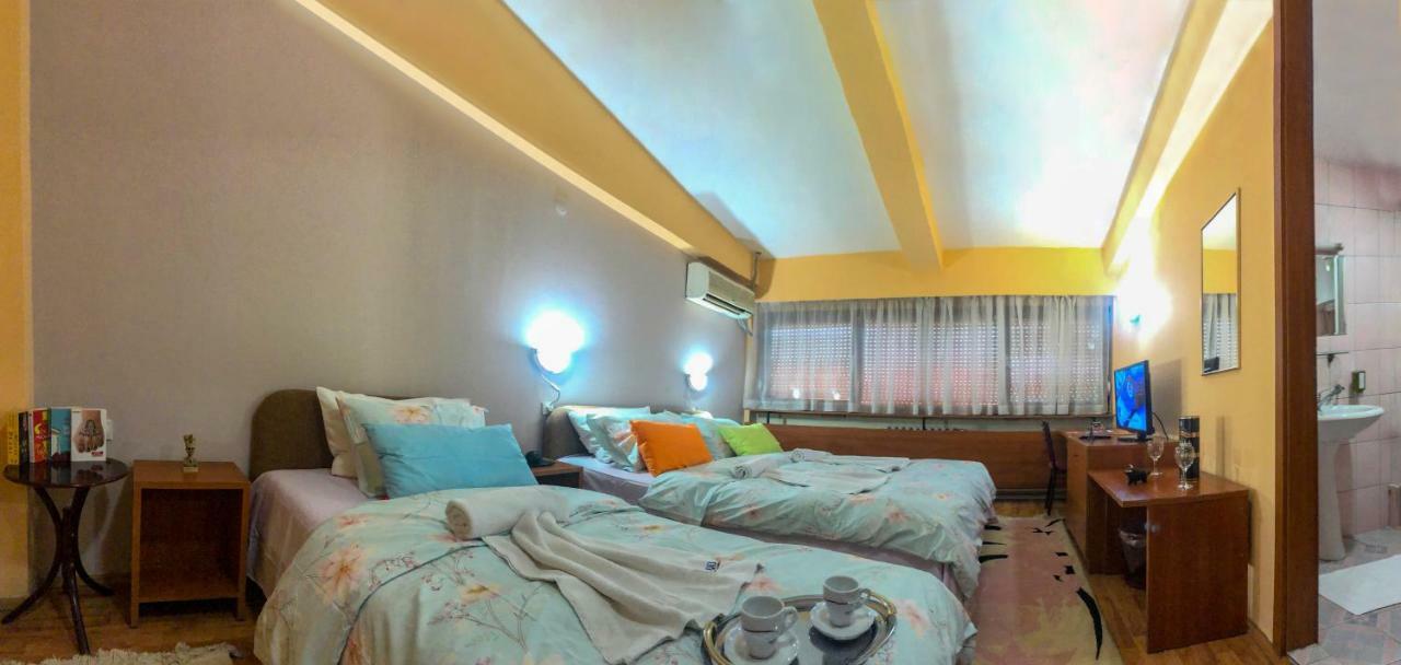 Square Hotel