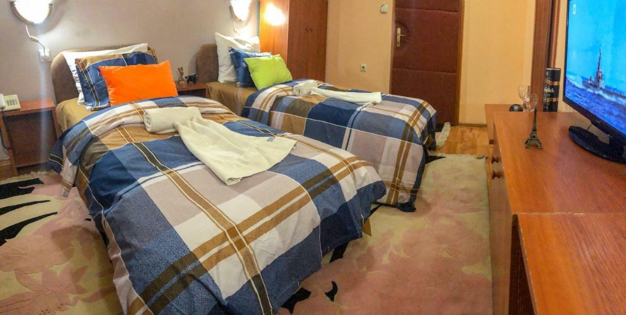 Hotel Square 2*