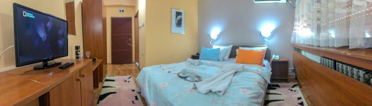 Square Hotel