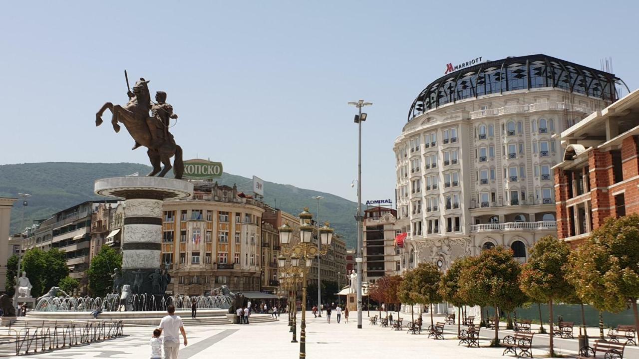 Square Hotel 2*