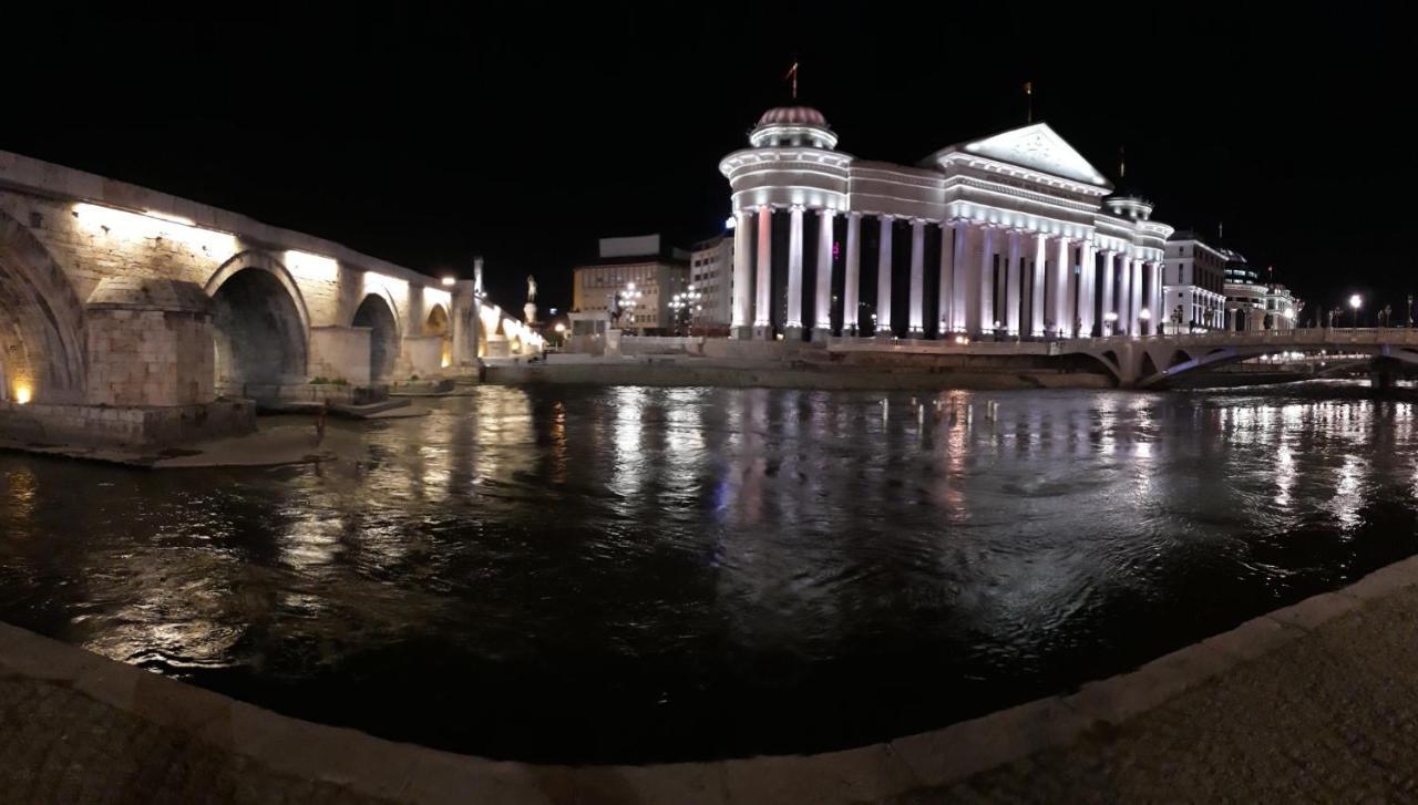Square 2* Skopje